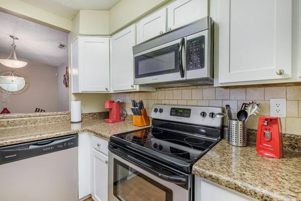 Charming Apartment With Wi-Fi Шарлът Екстериор снимка