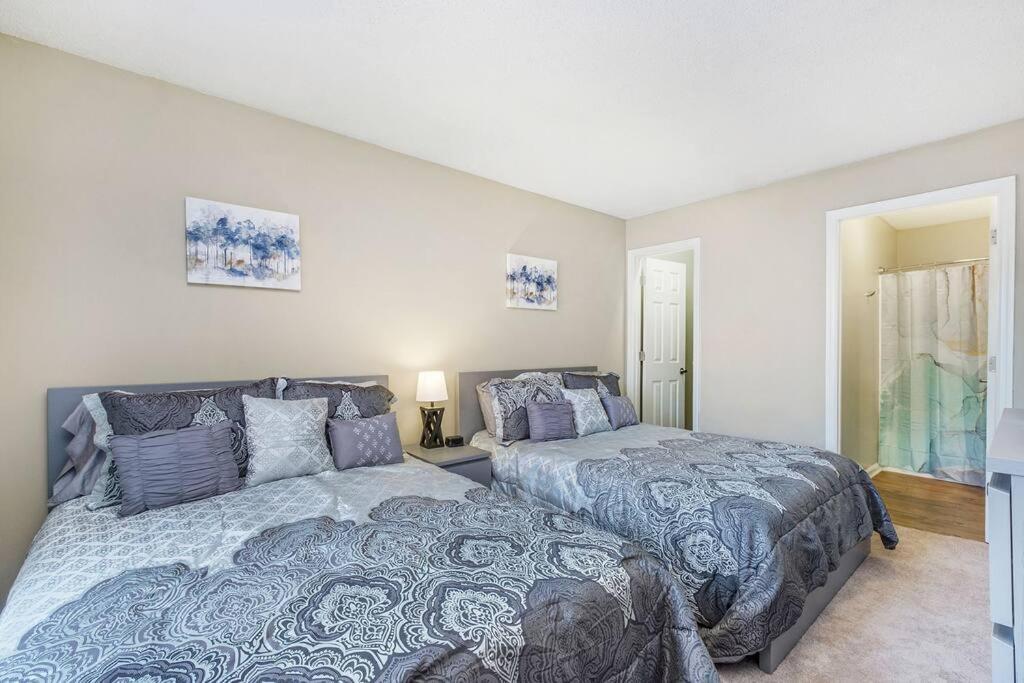 Charming Apartment With Wi-Fi Шарлът Екстериор снимка